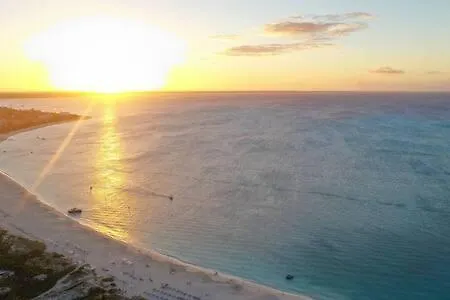 Oceanside 2 Bedroom Luxury Villa With Private Pool, 500Ft From Long Bay Beach -V6