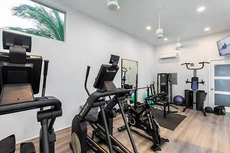 Oceanside 2 Bedroom Luxury Villa With Private Pool, 500Ft From Long Bay Beach -V6