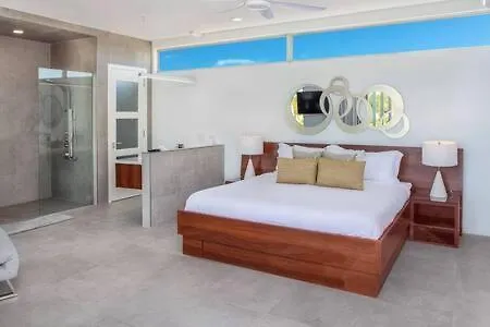 Oceanside 2 Bedroom Luxury Villa With Private Pool, 500Ft From Long Bay Beach -V6