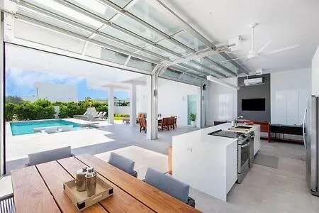 Oceanside 2 Bedroom Luxury Villa With Private Pool, 500Ft From Long Bay Beach -V6