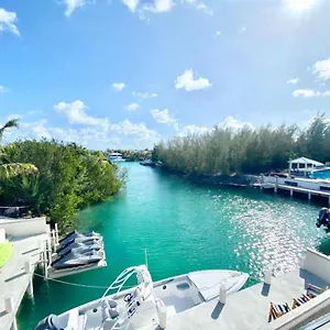 Resort Aqua Divina, Long Bay