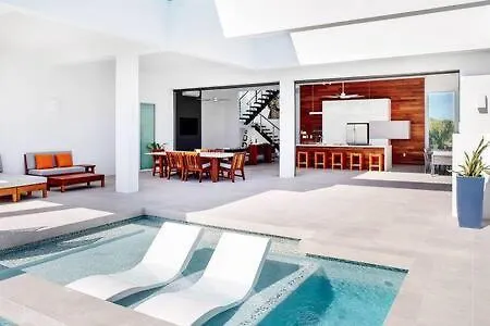 Oceanside 2 Bedroom Luxury Villa With Private Pool, 500Ft From Long Bay Beach -V6 0*,  Νήσοι Τερκς και Κέικος