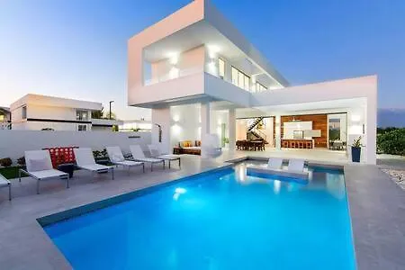 Oceanside 2 Bedroom Luxury Villa With Private Pool, 500Ft From Long Bay Beach -V6 0*,